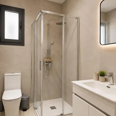 Center Apartment, Ermou Street * לרנקה